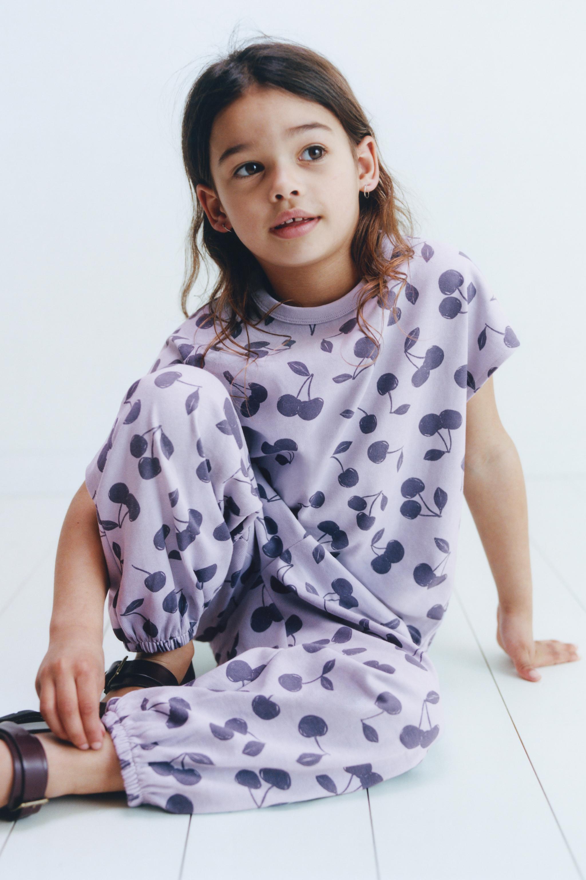 ENSEMBLE T-SHIRT ET PANTALON BLOOMER CERISES